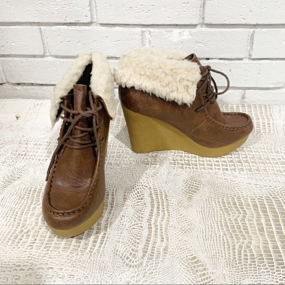 Forever 21 Faux fur lined lacewedge ankle booties - Picture 6 of 9